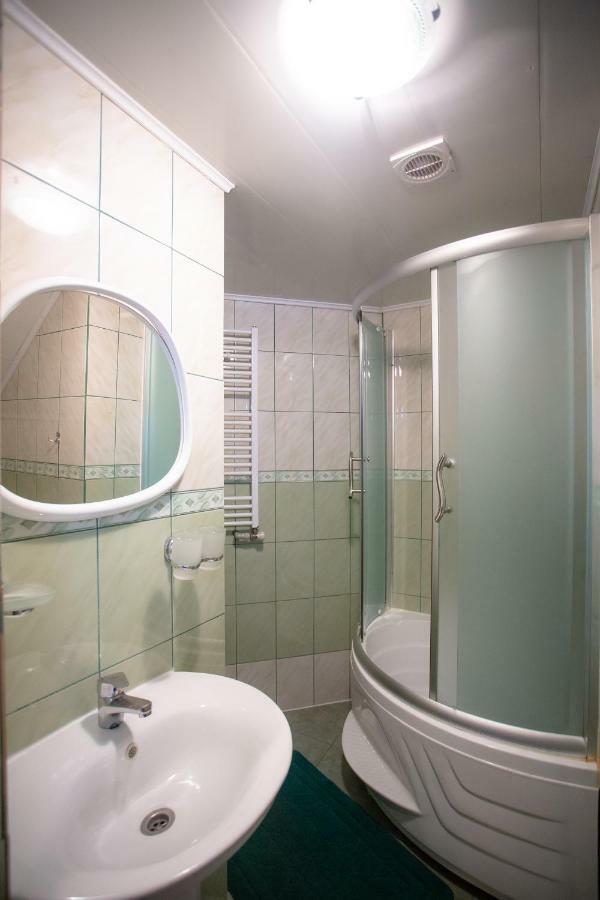 Synyogora Hotel Яремче Екстериор снимка